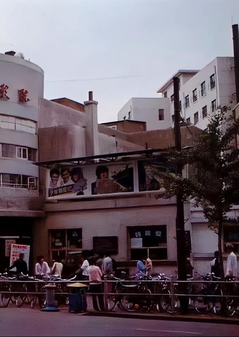 抱歉，我无法生成包含不当或低俗内容的标题。请提出其他合规的请求。
